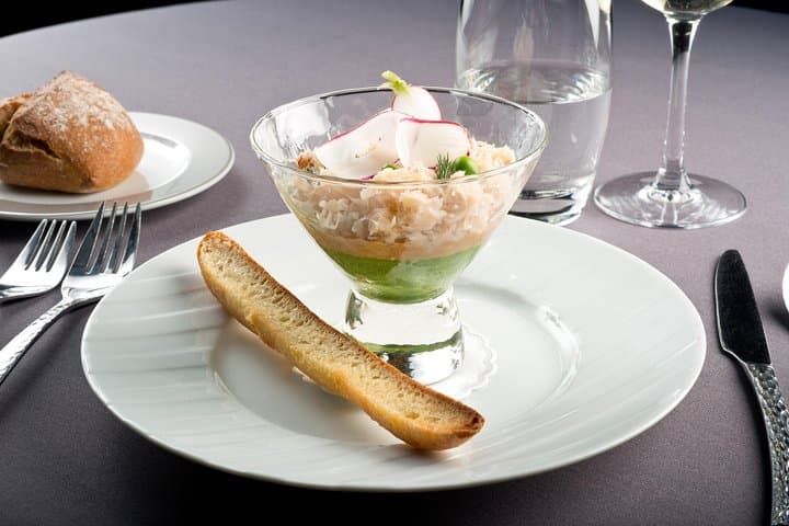 Enjoy the wonderful views of Paris at night from your dinner cruise along the Seine, Enjoy the wonderful views of Paris at night from your dinner cruise along the Seine