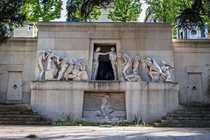 Pere Lachaise cemetery Private tour