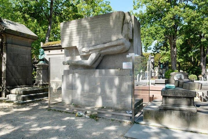 Pere Lachaise cemetery Private tour
