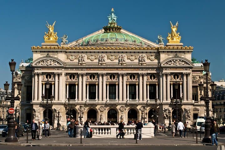 Paris 2-Hour Opera Garnier and Galeries Lafayette Private Tour