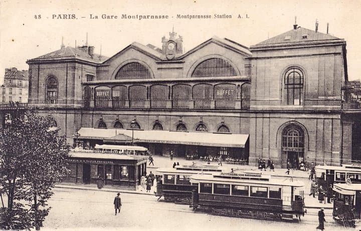 Private Montparnasse District 2-Hour Guided Tour in Paris