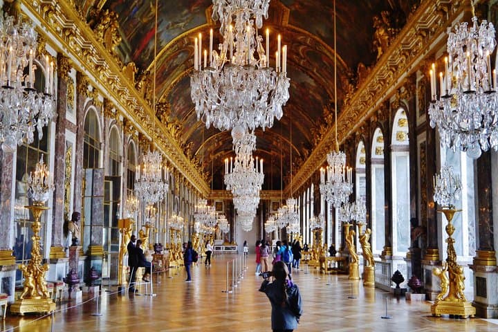 Explore the wonders of Versailles with a Local Guide