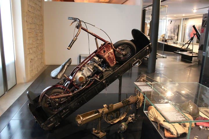 Skip the line Les Invalides World War Museum Guided Tour 8ppl Max