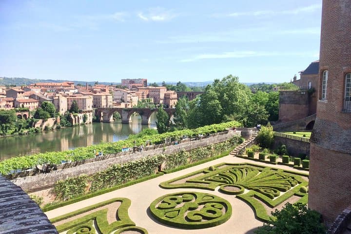 Albihttps://media-cdn.tripadvisor.com/media/attractions-splice-spp-720x480/07/06/31/e7.jpg