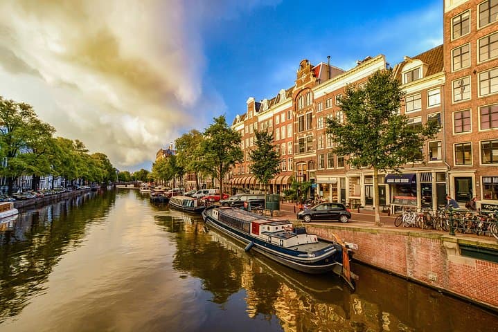 Bike around the Amsterdam Canals