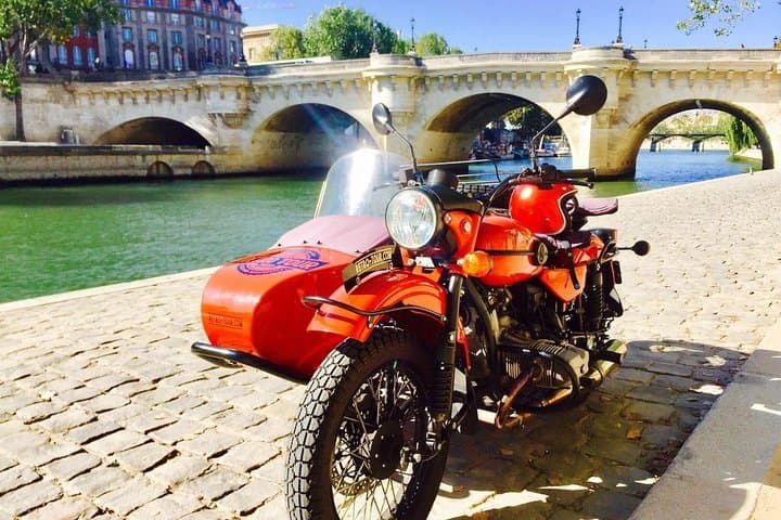 Discover Paris on a geniune Sidecar