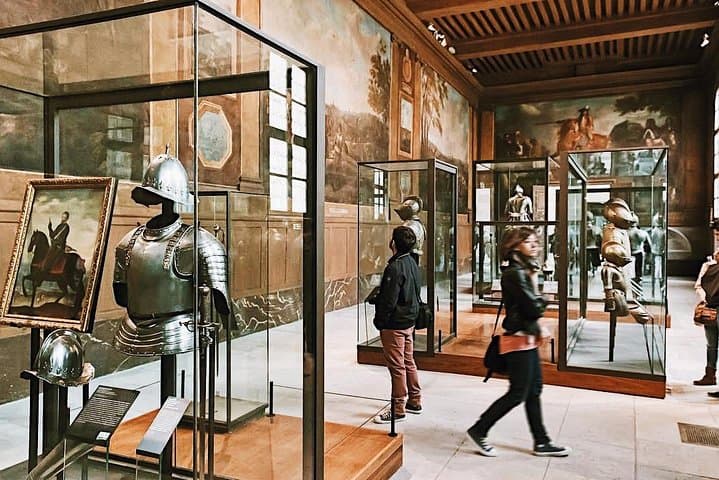 Skip the line Les Invalides World War Museum Guided Tour 8ppl Max