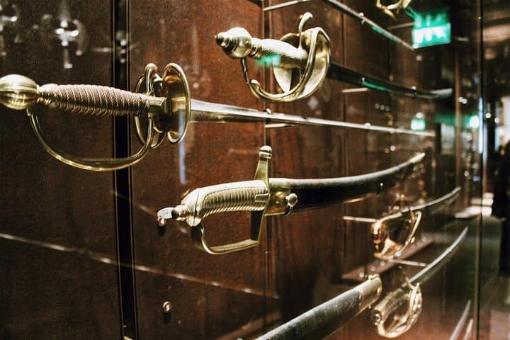 Skip the line Les Invalides World War Museum Guided Tour 8ppl Max