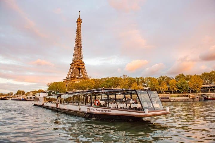 Paris 3-Course Gourmet Dinner and Sightseeing Seine River Cruise