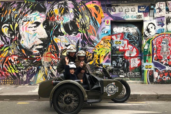 Paris Vintage Private City Tour on a Sidecar Motorcycle