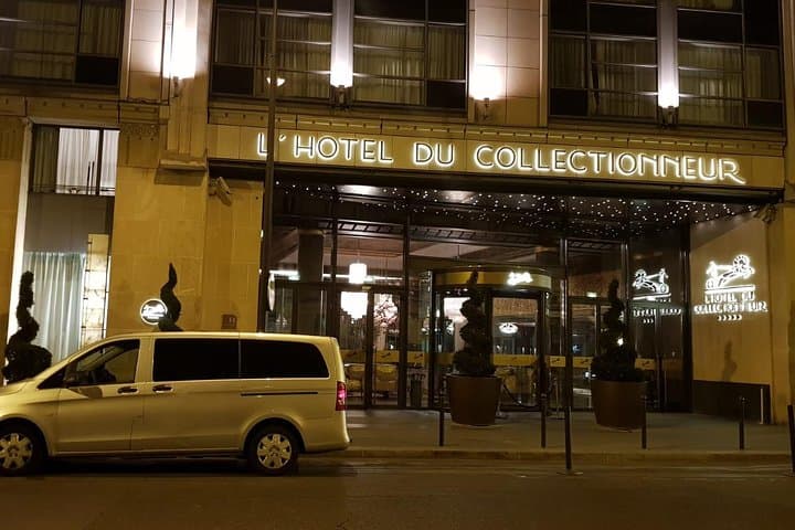 Shuttle Departure from Paris Hotel/Apartment to the Airport