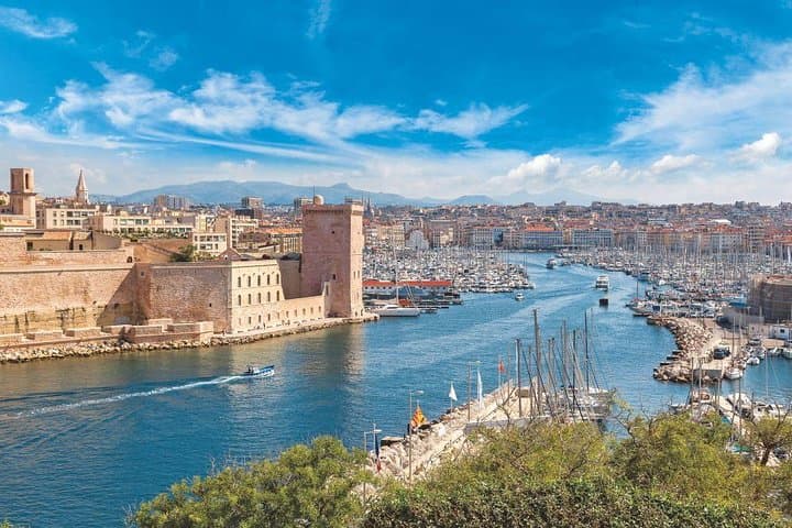 Reach Marseille city stress-free