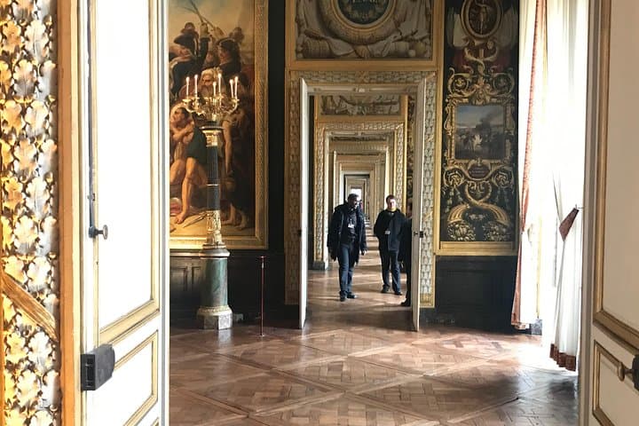 Versailles Palace & Gardens Tour with Transport from Paris