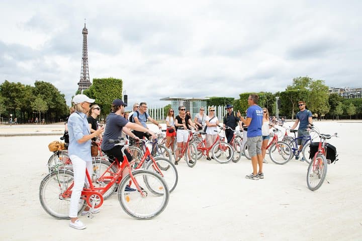 Highlights of Paris Bike Tour w/ a Local Guide (English or Dutch)