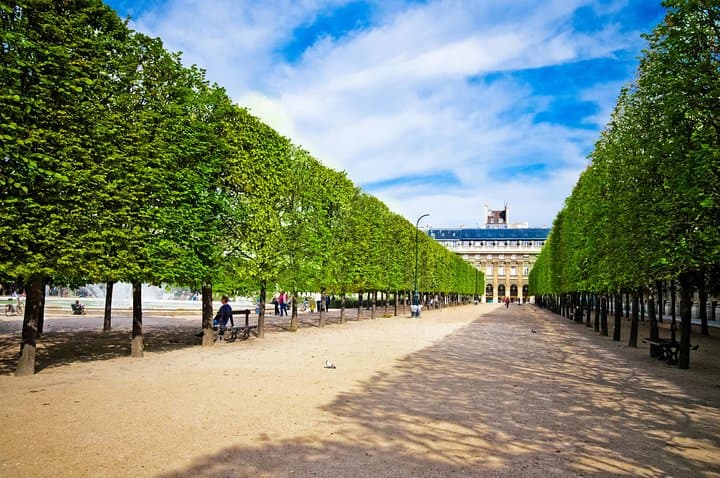 Paris City Tour by Coach with Sightseeing Seine River Cruise