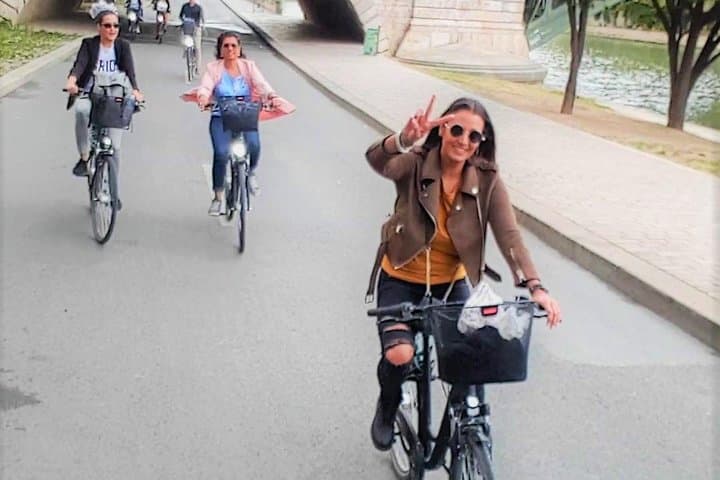 Paris: Charming Nooks and Crannies Bike Tour