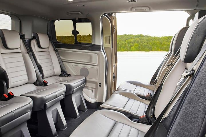 Paris by yourself (4-8h) with english speaking driver by MiniVan
