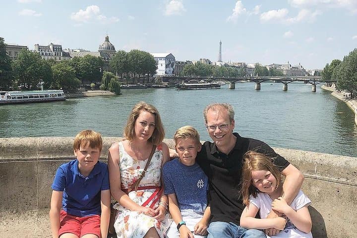 Having a rest at Pont Neuf.