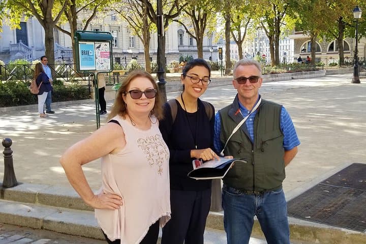explaining the dauphine squre located in the ile de la cité