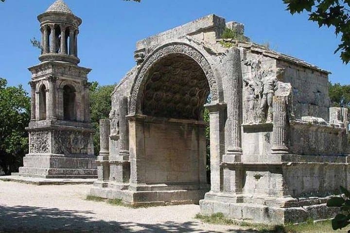 Saint Remy of Provence & Les Baux de Provence Minivan Tour