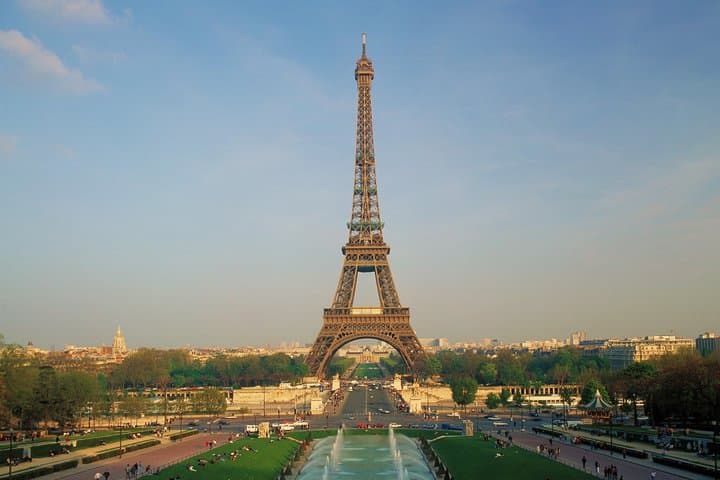 Paris City Tour with Portuguese speaking driver guide