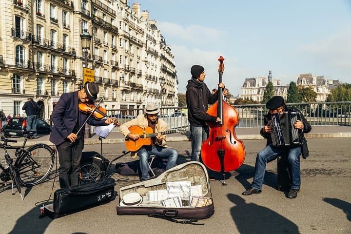 Discover Paris like a local