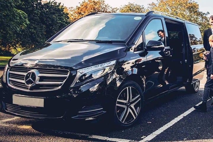 Private transfer: Charles de Gaulle Airport (CDG) to Paris VAN up to 8 PAX