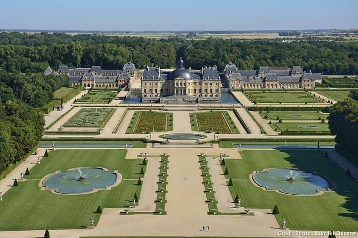 PARIS Excursion ==>CHATEAUX VERSAILLES and VAUX LE VICOMTE in Van