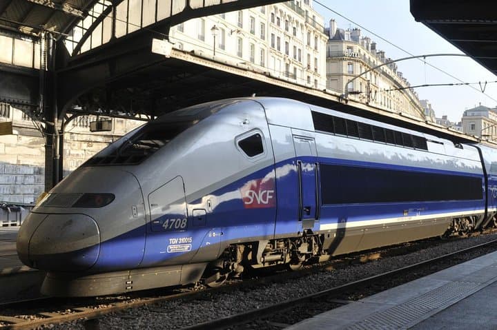 Loire Valley private one full day tour, with Round Trip Train Tickets From Paris