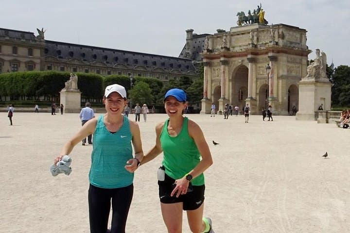 Running in the Louvre, crossing the Arc du Carrousel