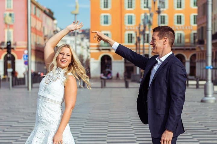 Private Photo Session with a Local Photographer in Antibes