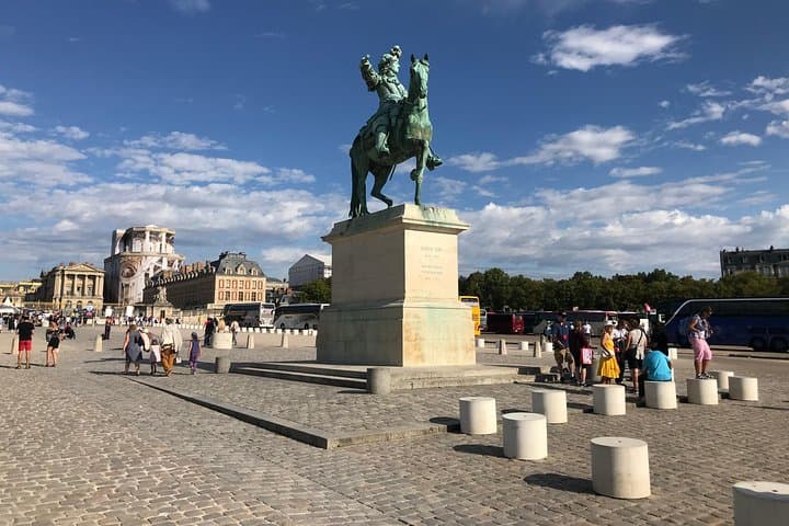 Meeting Point at the Equestrian Statue of Louis XIV - Place d'Armes - Versailles