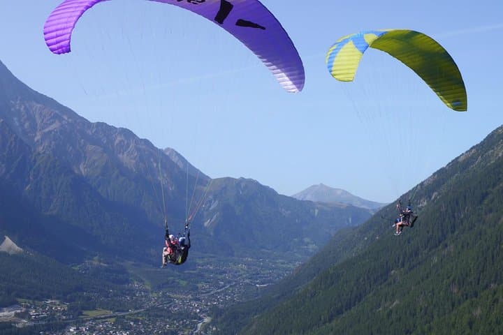 Deux parapente biplaces