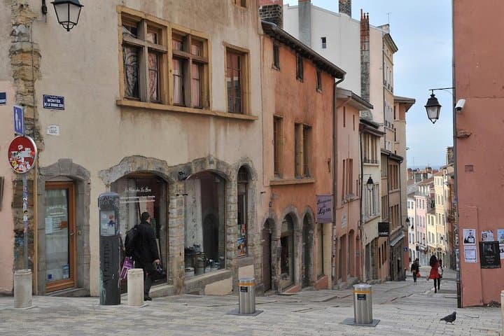 Storytelling tour of Croix-Rousse in French