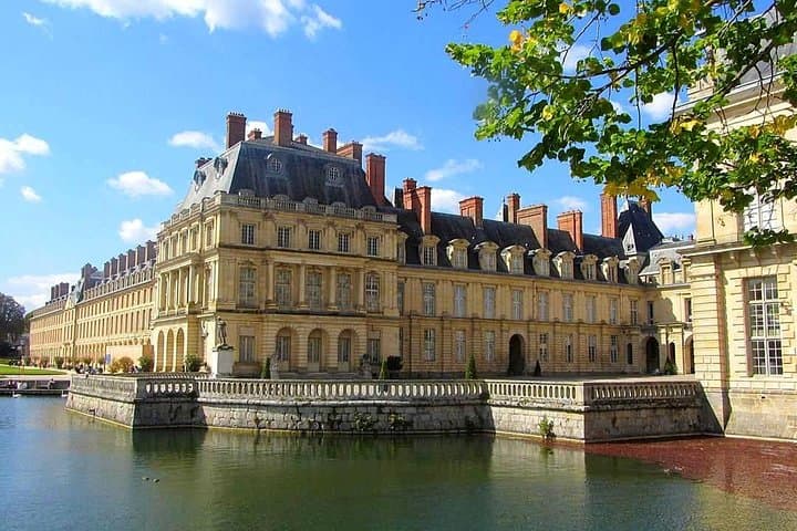 Fontainebleau Castle - Transportation Private Trip