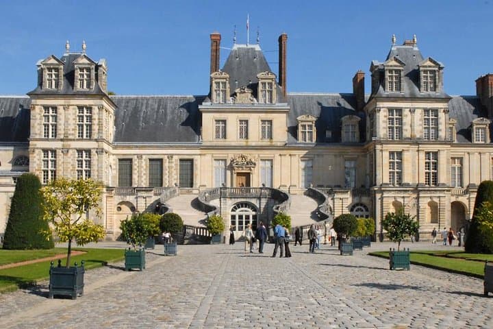 Fontainebleau Castle - Transportation Private Trip