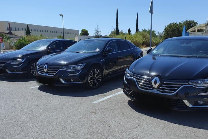 Our drivers welcome you in air-conditioned and comfortable sedans for a quality transfer