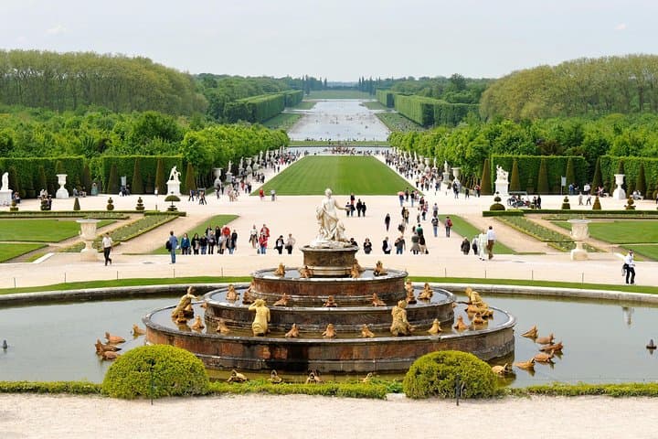 Versailles Timed Entrance Ticket and Giverny Small Group Day Trip from Paris