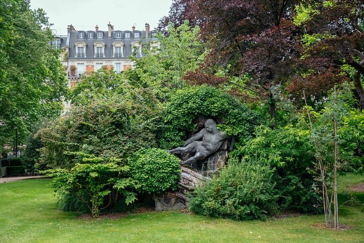 Highlights & Hidden Gems of Ile de Cité & the Left Bank: Private City Tour
