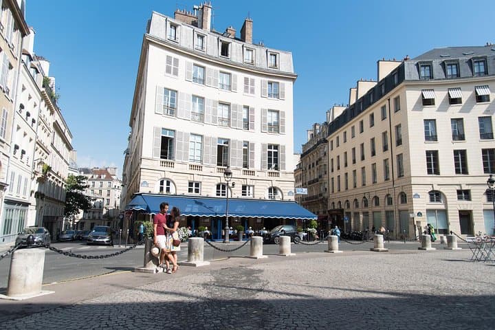 CHARMING PARIS: Half day guided visit and photo reportage