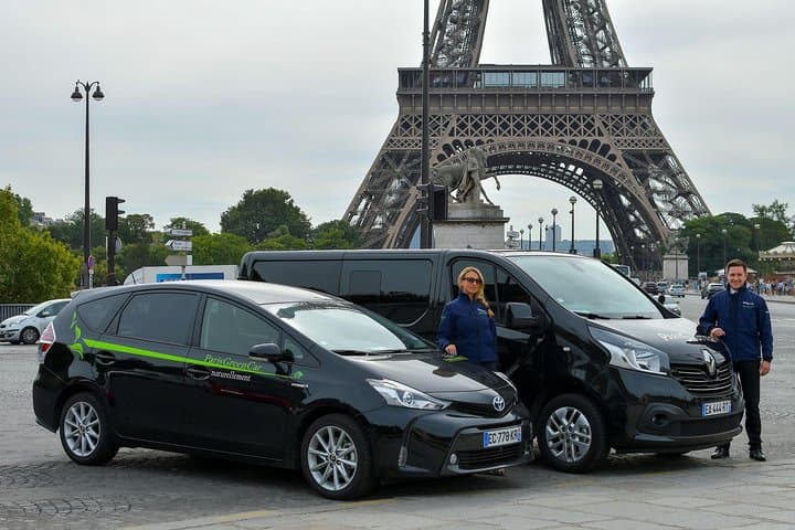 Photo-stop Selfie Tour of Paris by Minivan for up to 8 people