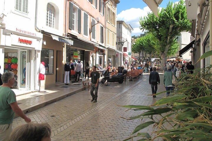 Aix en Provence & Cassis Private Tour with Official Tour Guide !