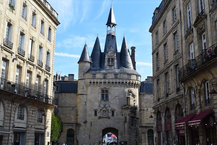 Walk in the old Bordeaux