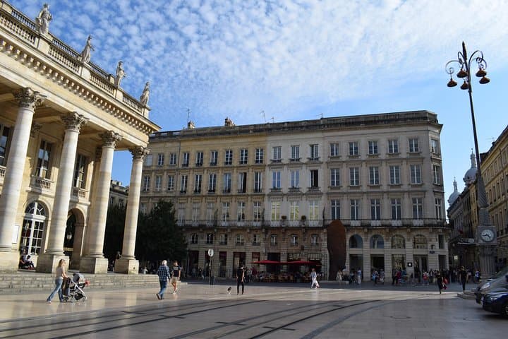 Walk in the old Bordeaux