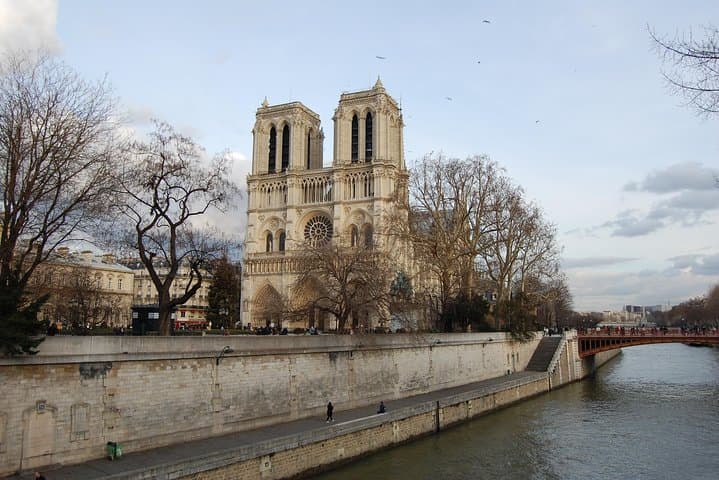 Paris Private Day Tour & Seine Cruise for Kids and Families