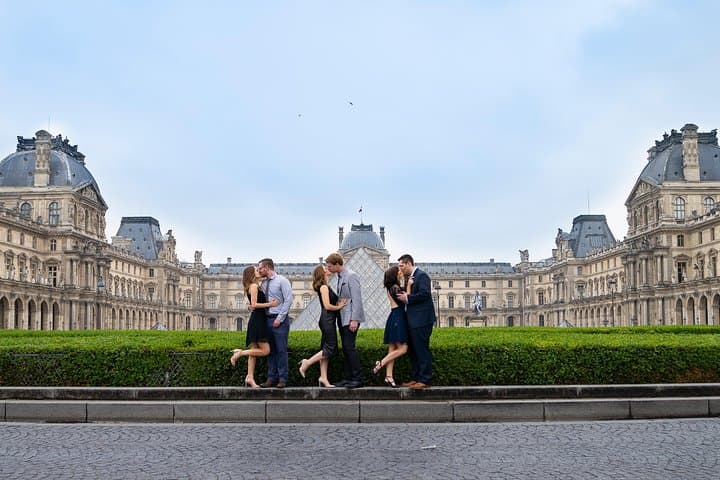 Professional Photo Shoot Walking Tour in Central Paris