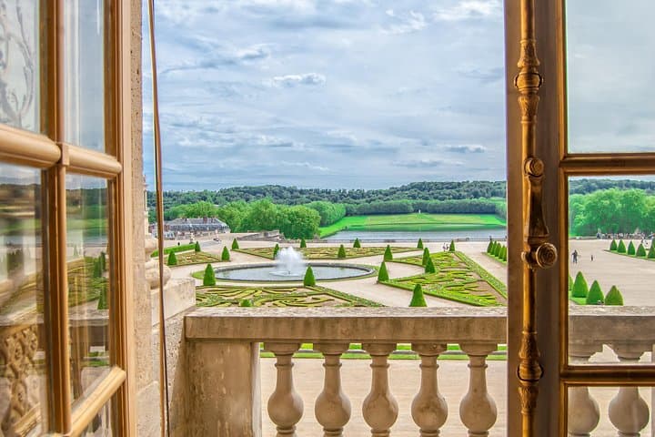 Versailles Palace and Giverny Monet House Visit with Lunch