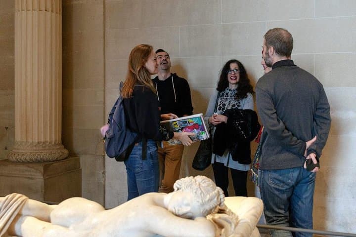 From Louvre to Street Art - original museum guided tour (skip the line!)