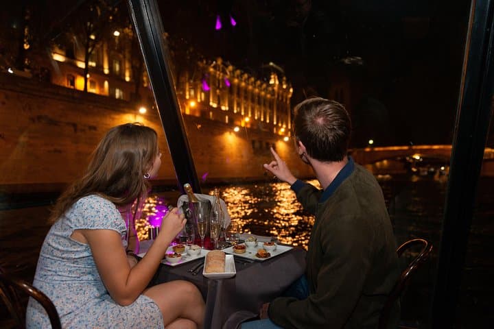 Paris Seine River Dinner Cruise with Champagne and Window Seating