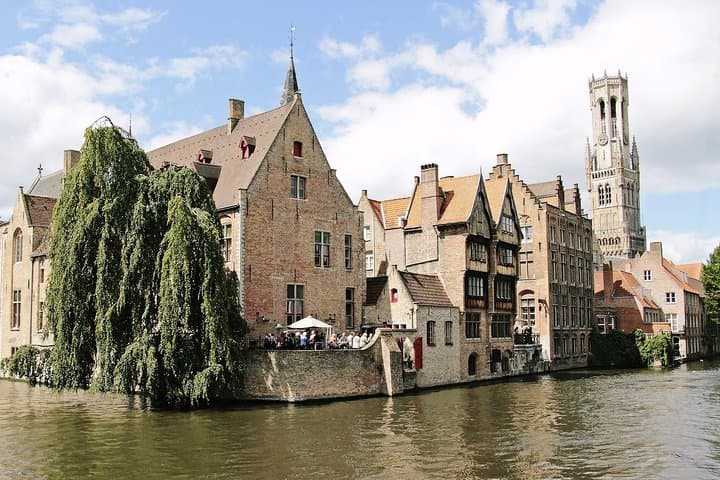 Bruges: romance, paintings and chocolate (private day-trip from Paris)